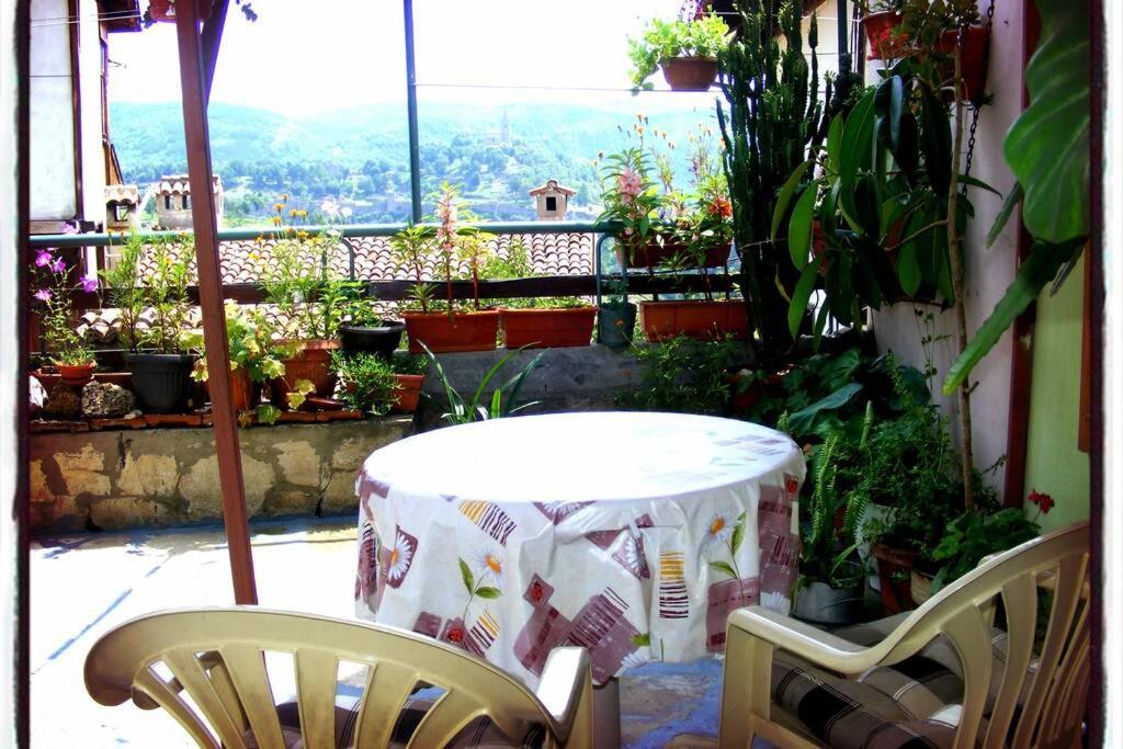 Authentic Guest Stay In The Heart Of Veliko Tarnovo Студио С Изглед Към Царевец מראה חיצוני תמונה